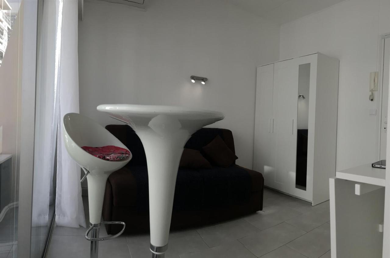 Studio carré d'or situé à 50 m de la plage Aparthotel Niza Exterior foto